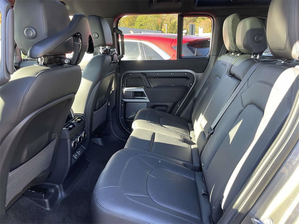 Used 2023 Land Rover Defender 110 S image 12