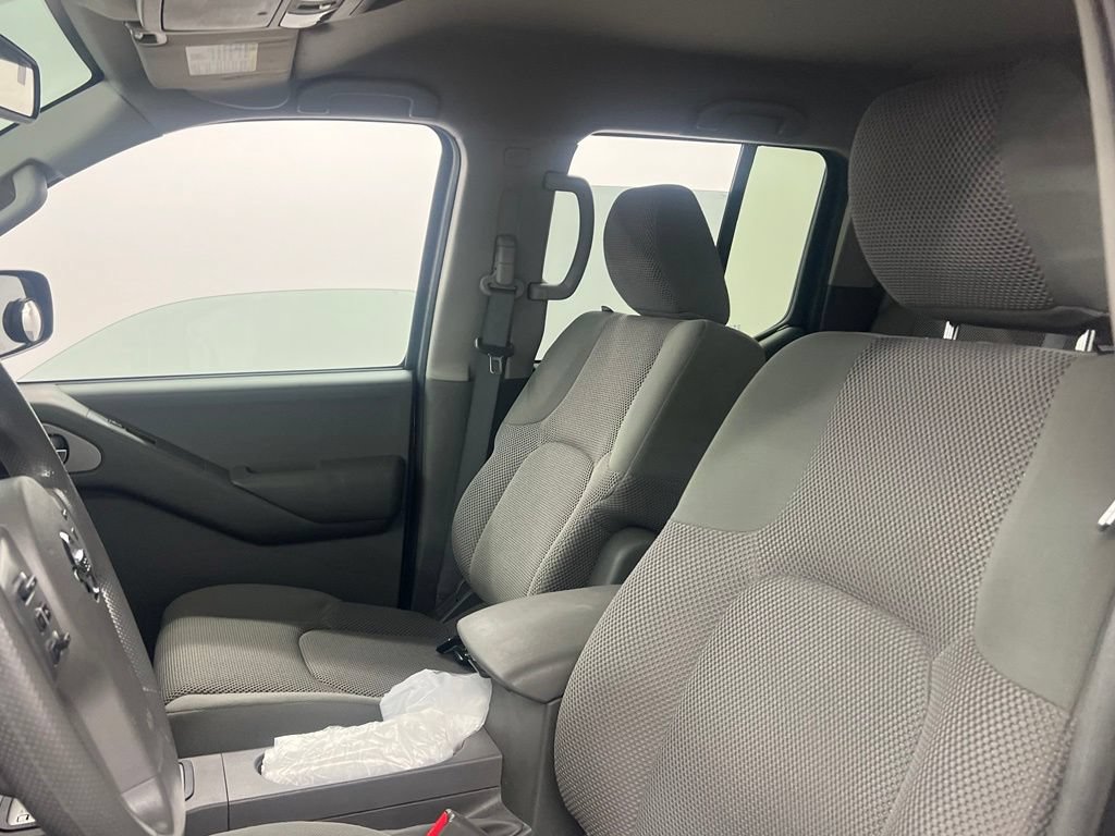 Used 2014 Nissan Frontier SV w/ SV Value Truck Package RWD image 9
