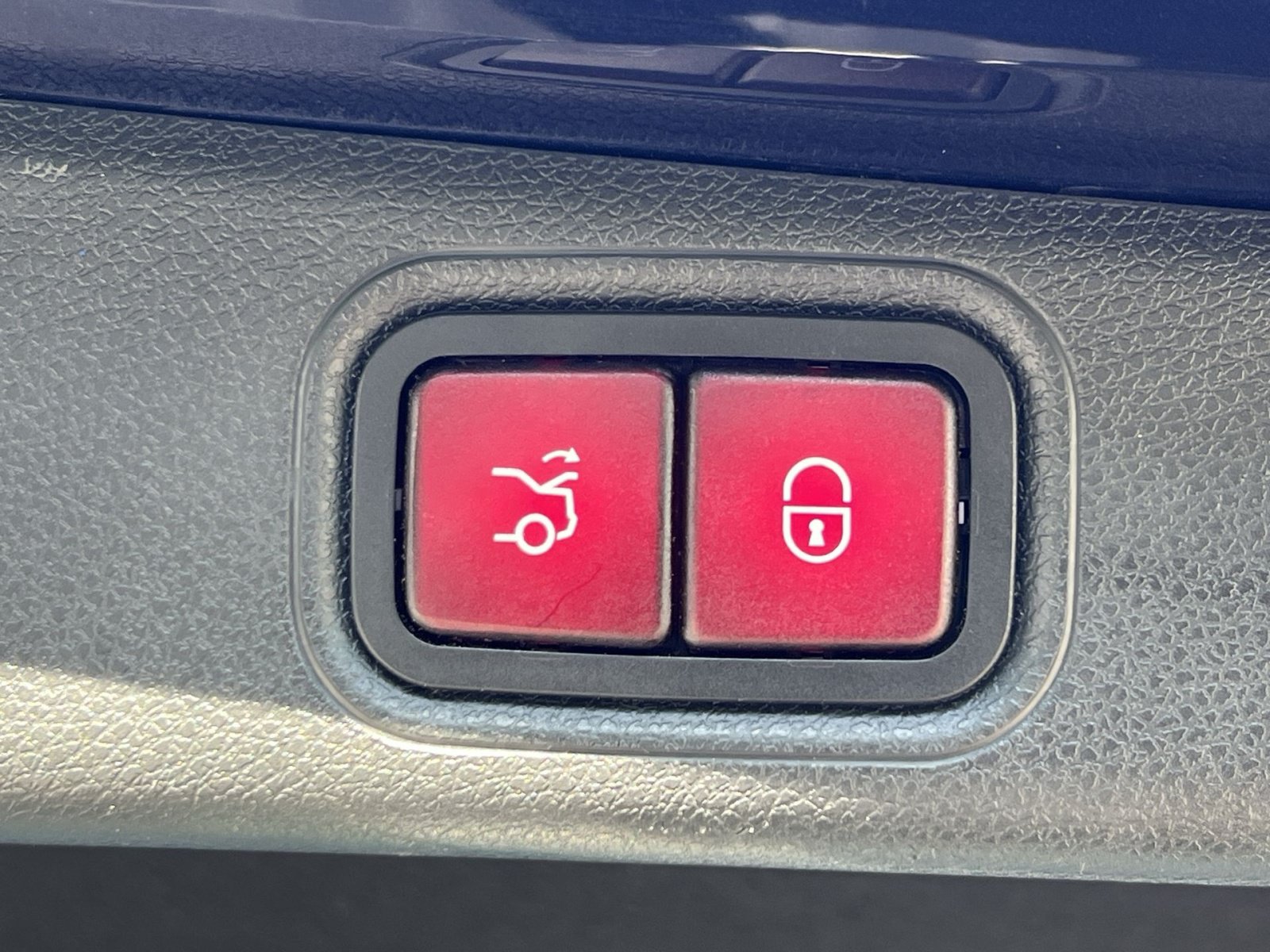 Used 2019 Mercedes-Benz E 300 4MATIC image 32
