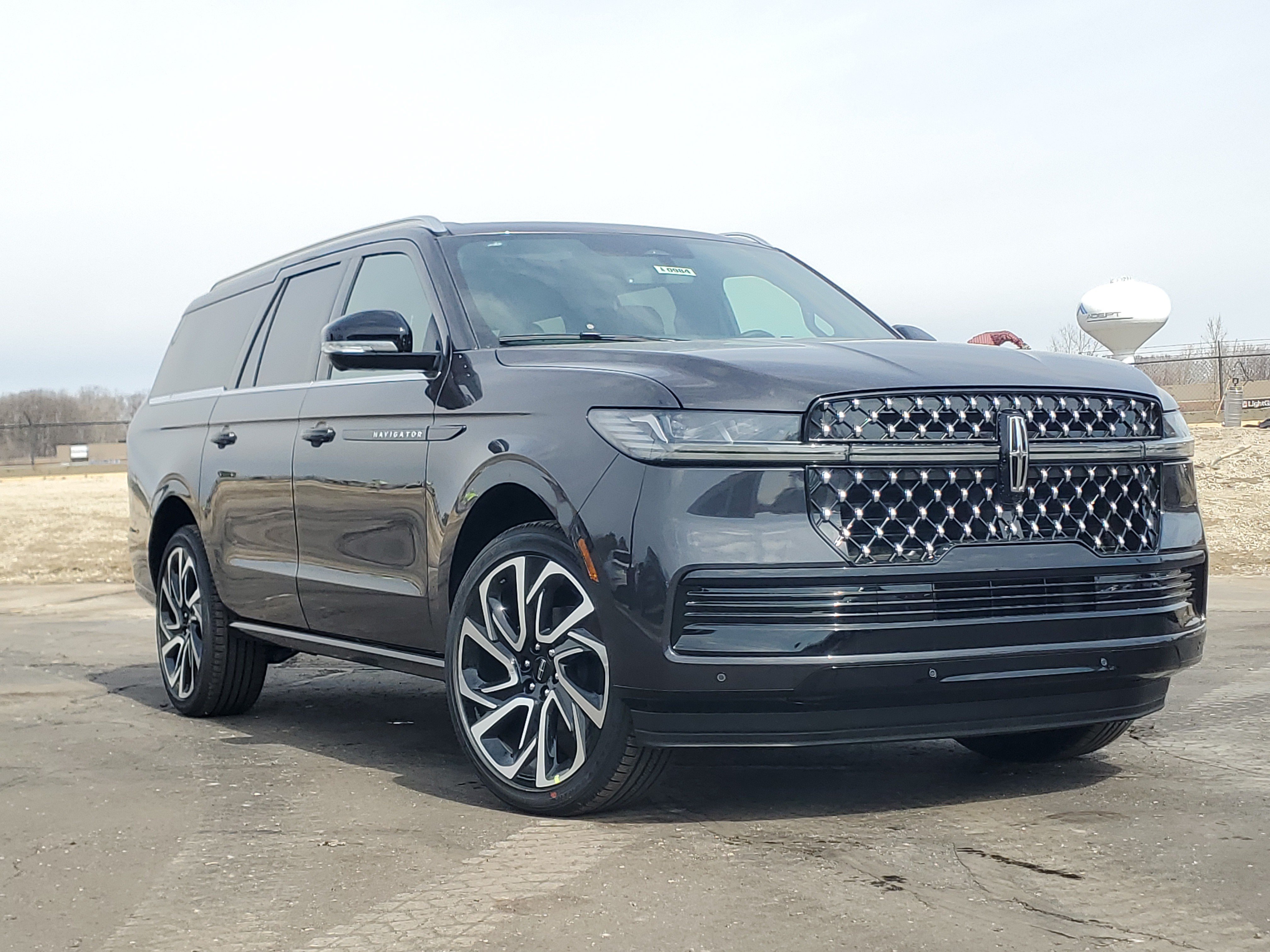 New 2026 Lincoln Navigator L Black Label AWD/4WD image 1