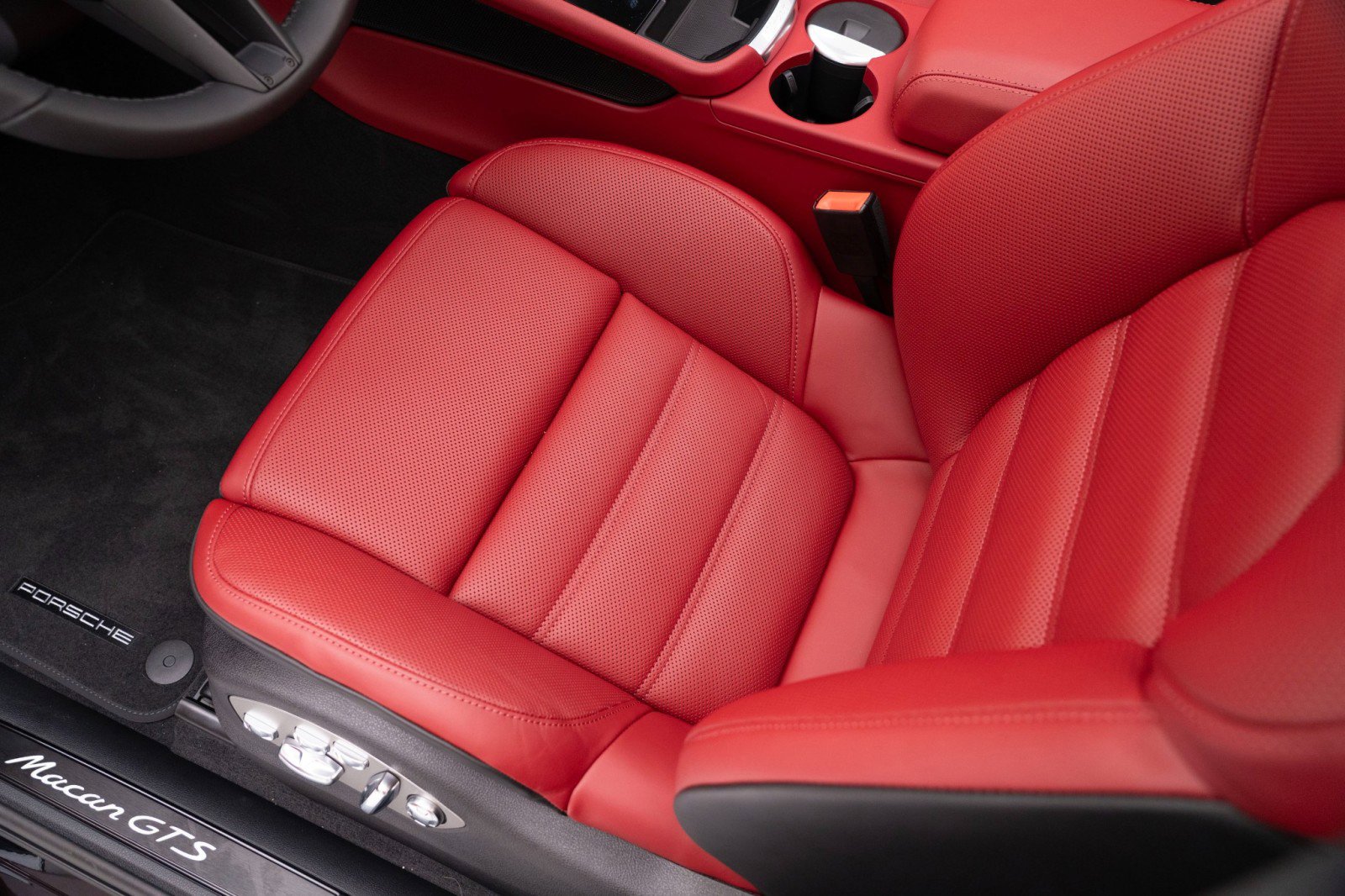 New 2026 Porsche Macan GTS image 17