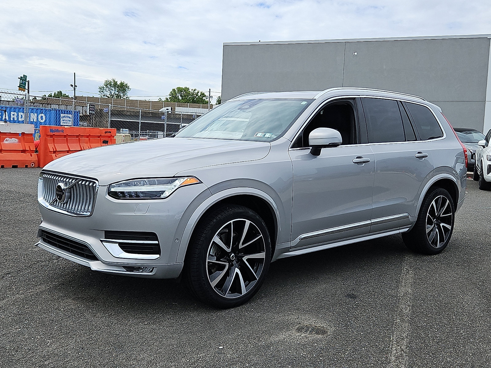 Used 2023 Volvo XC90 B6 Plus w/ Protection Package Premier AWD/4WD image 3
