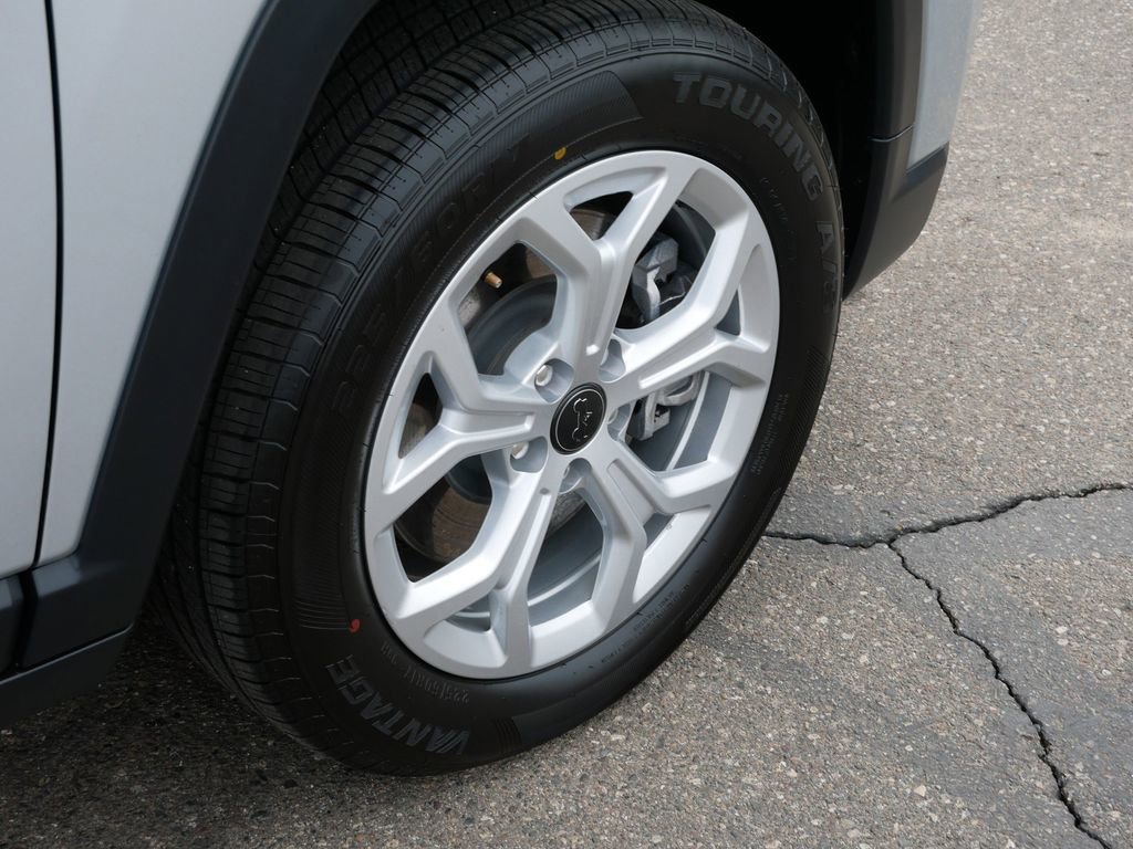 Used 2025 Jeep Compass Latitude AWD/4WD image 12