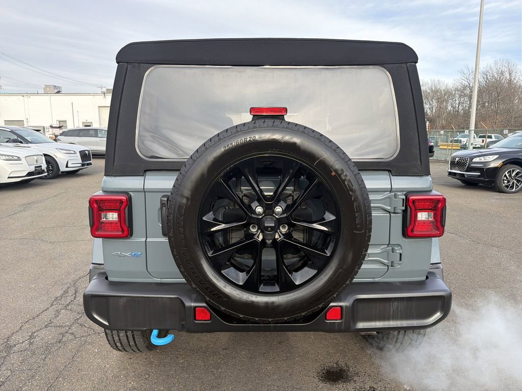 Used 2024 Jeep Wrangler Unlimited Sahara w/ Technology Group AWD/4WD image 4