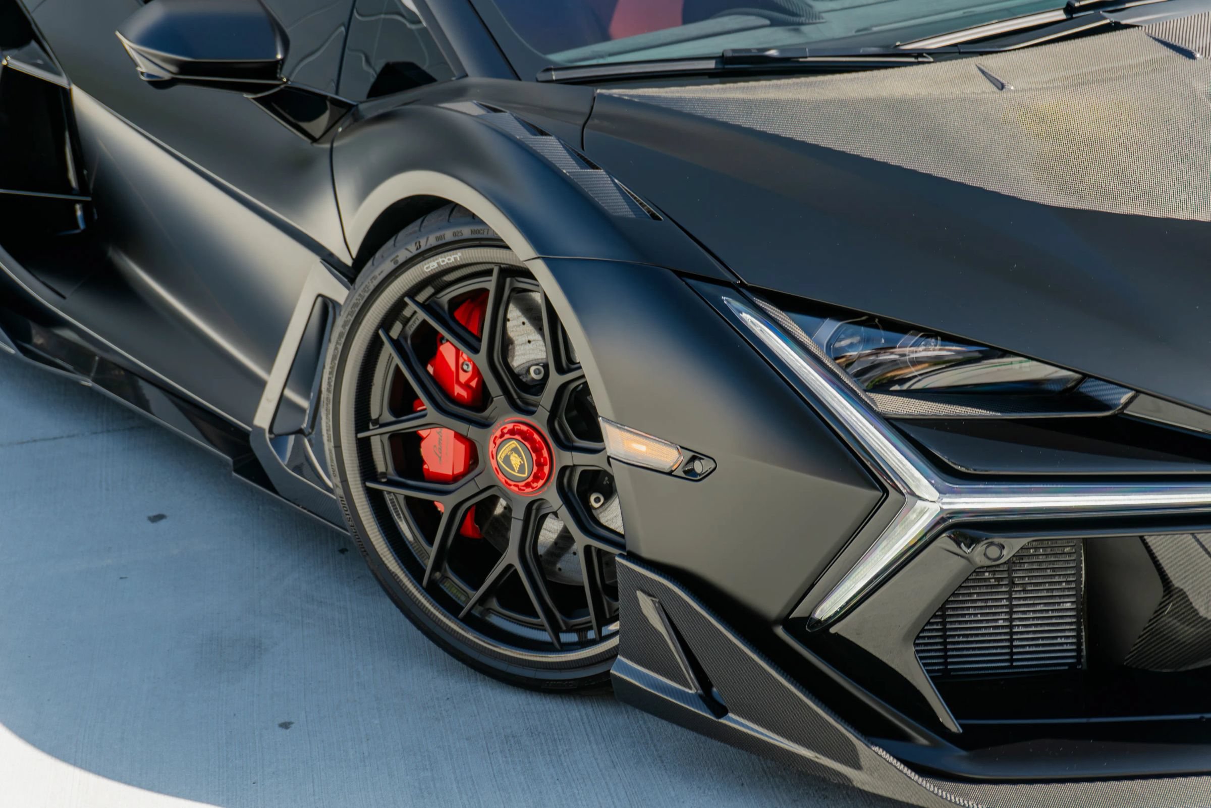 Used 2025 Lamborghini Revuelto AWD/4WD image 34