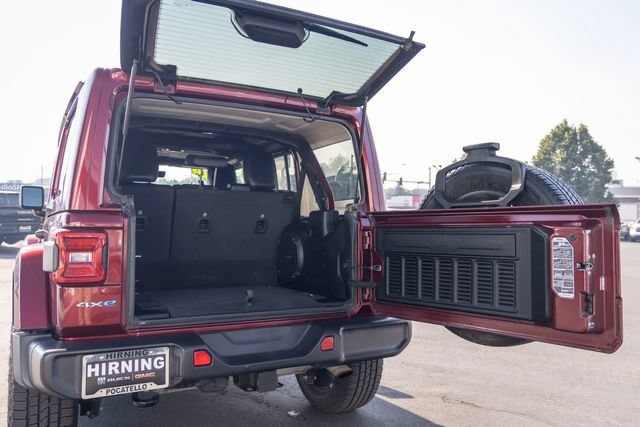 Used 2021 Jeep Wrangler Unlimited Sahara w/ Cold Weather Group AWD/4WD image 15