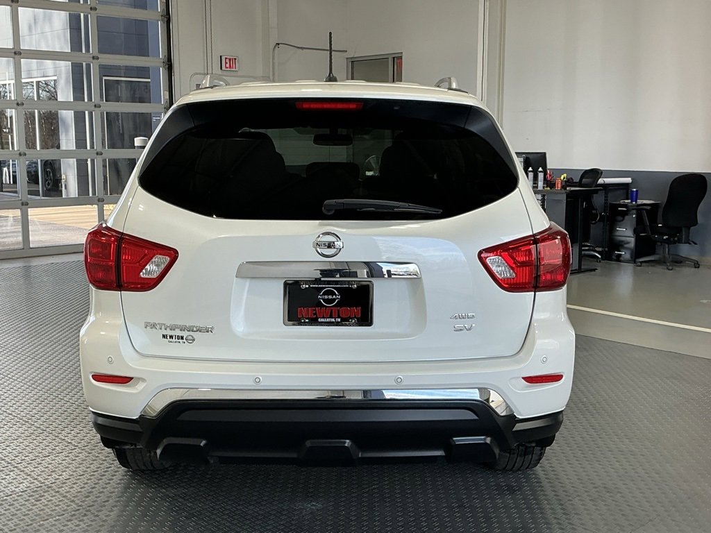 Used 2018 Nissan Pathfinder SV image 38