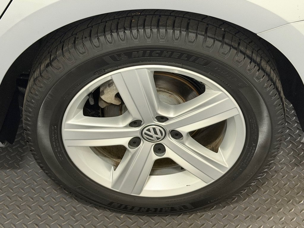 Used 2015 Volkswagen Golf TDI S FWD image 19