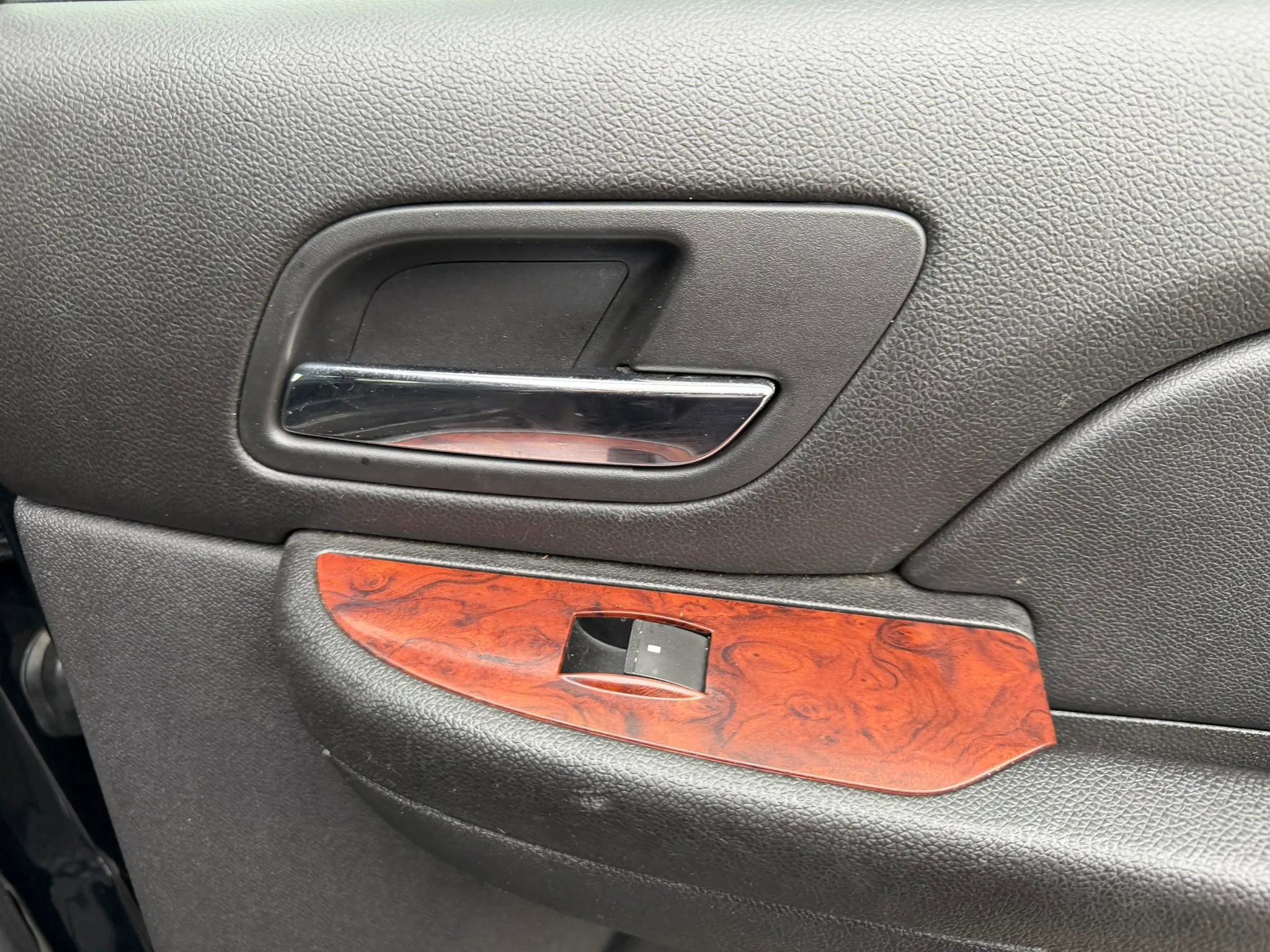 Used 2013 Chevrolet Suburban LT w/ Luxury Package image 36