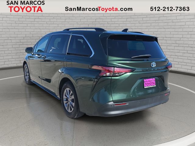 Used 2021 Toyota Sienna XLE image 7