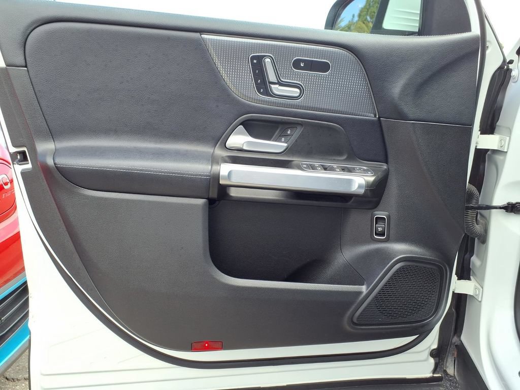 Used 2020 Mercedes-Benz GLB 250 4MATIC image 21