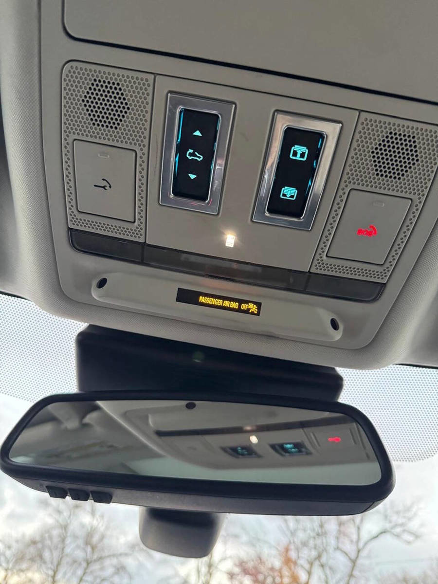 Used 2017 Jaguar F-PACE Premium image 39