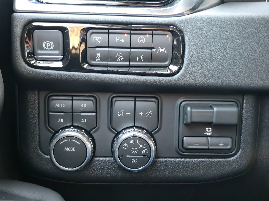 New 2026 GMC Yukon XL Elevation w/ Elevation Premium Package AWD/4WD image 17