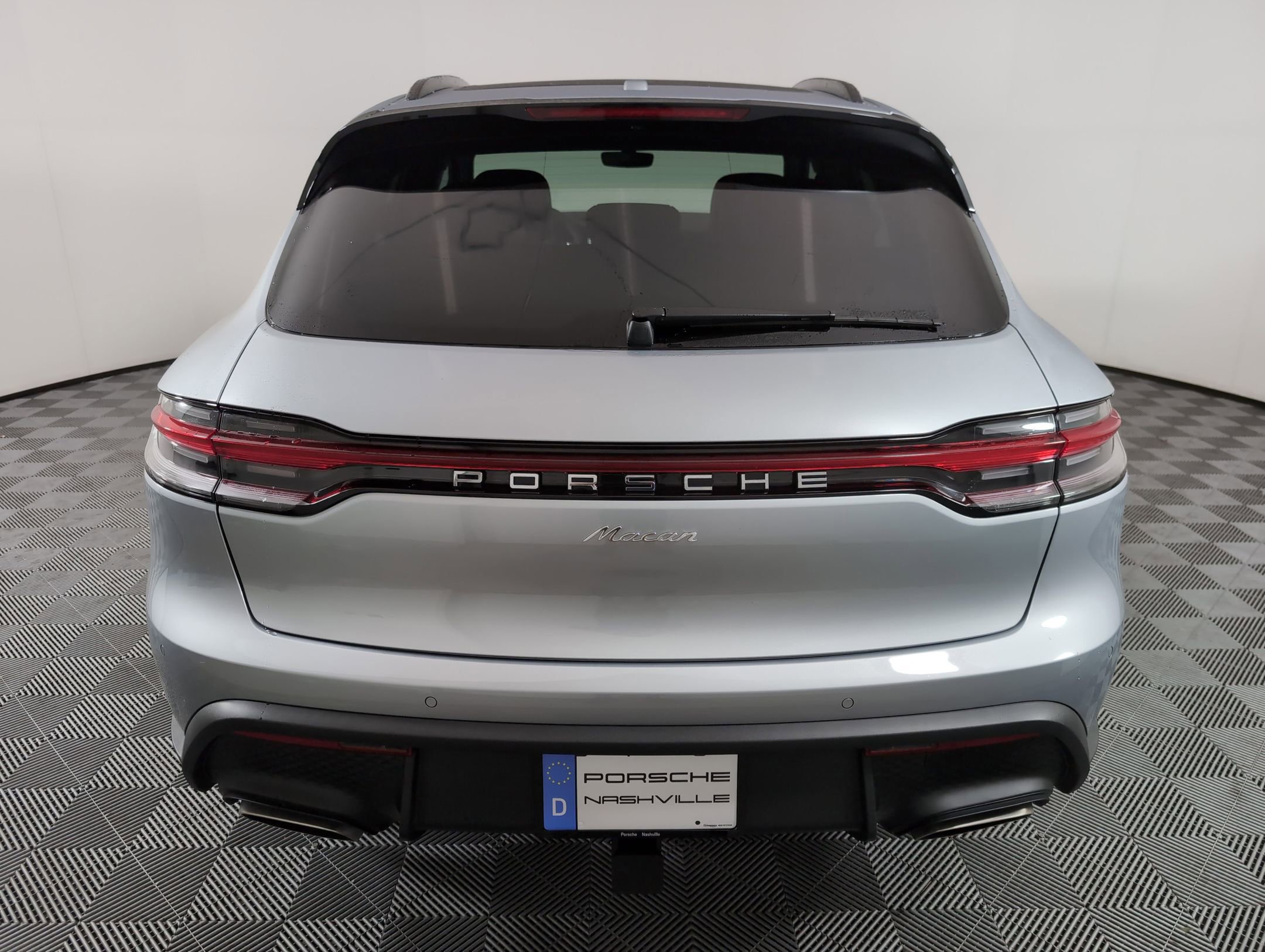Certified 2025 Porsche Macan image 7