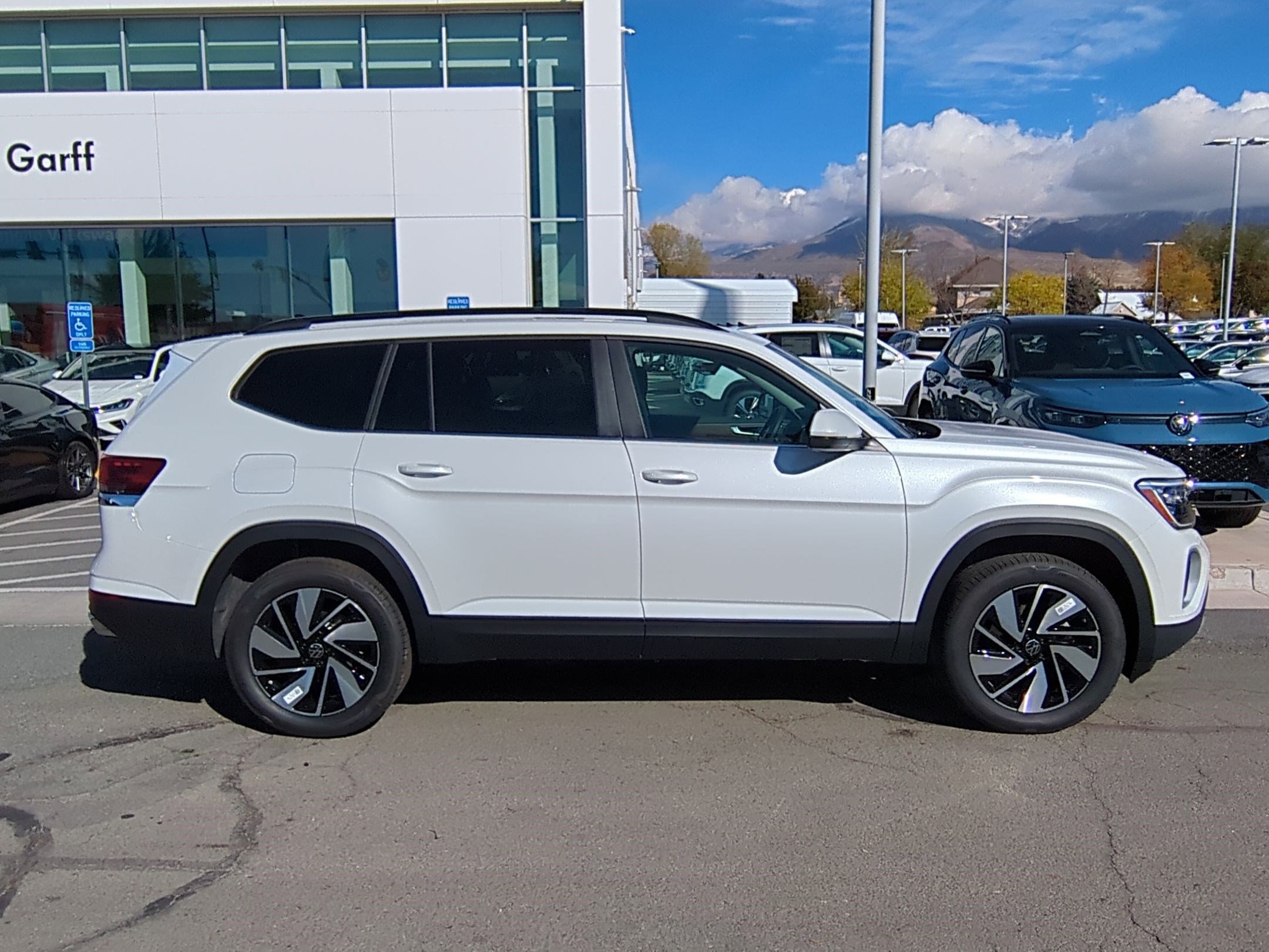 New 2026 Volkswagen Atlas SE image 2