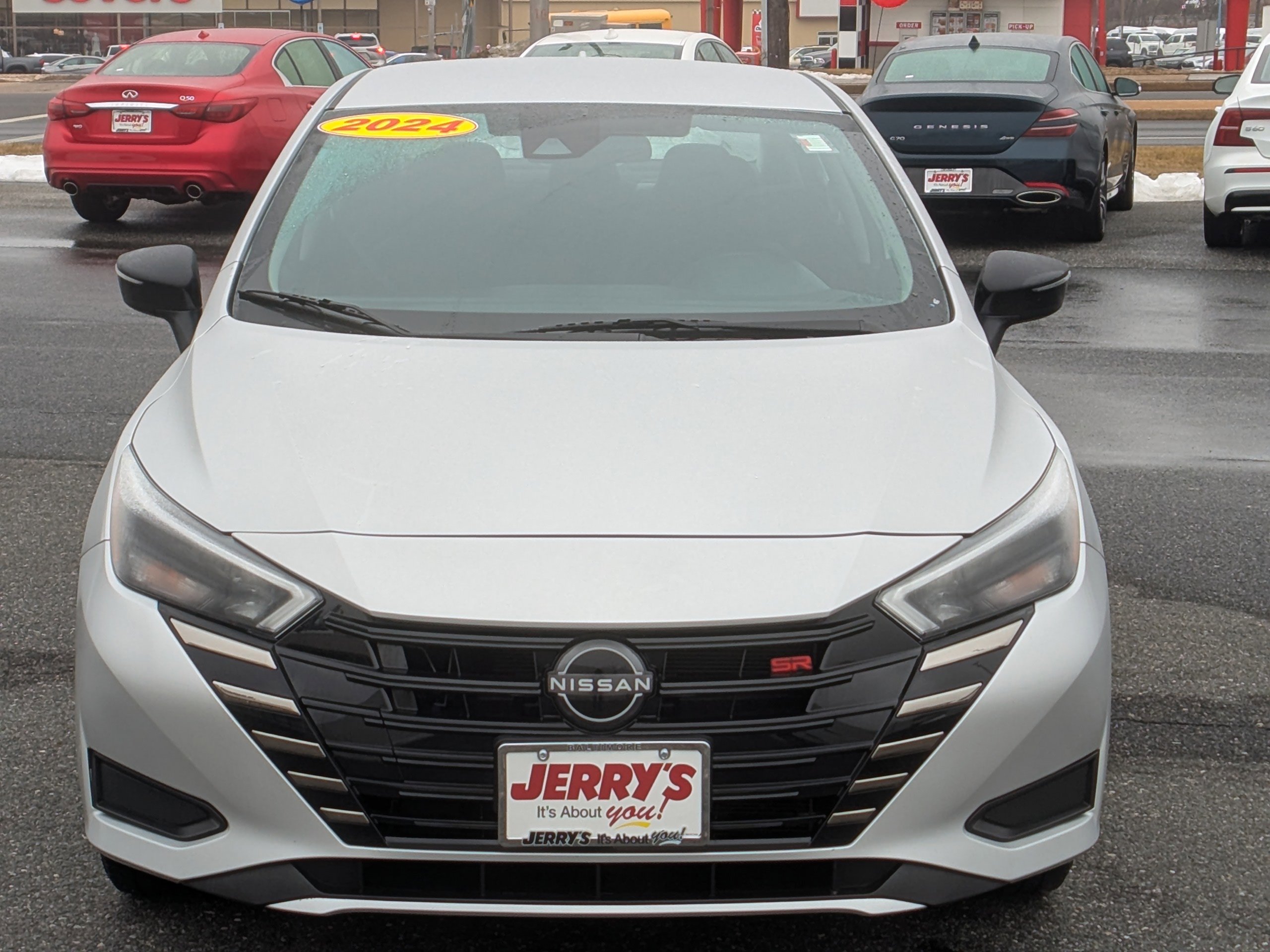 Used 2024 Nissan Versa SR FWD image 2