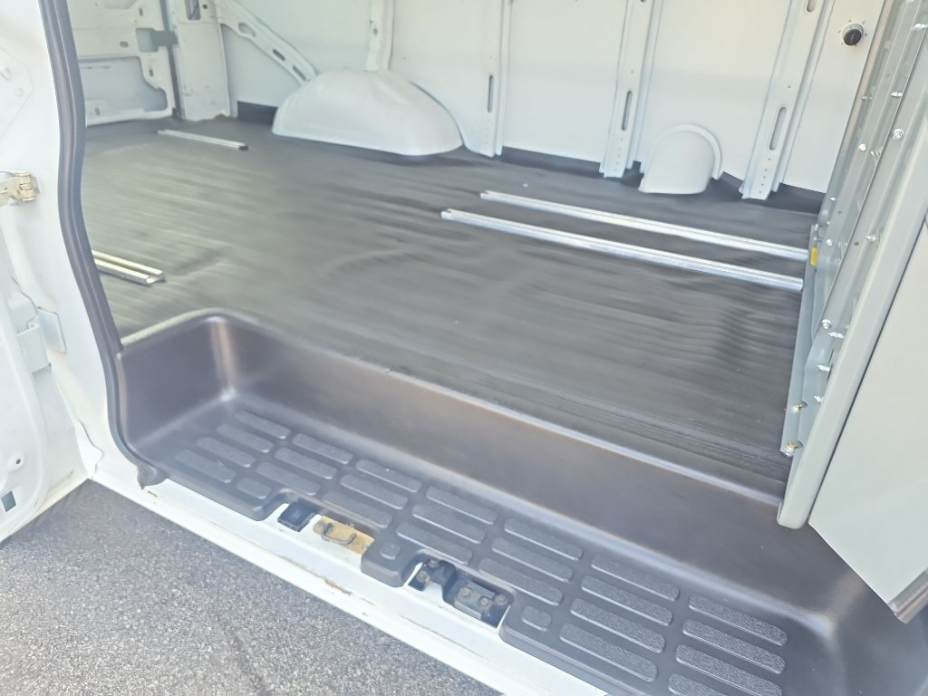 Used 2015 Chevrolet Express 2500 RWD image 13