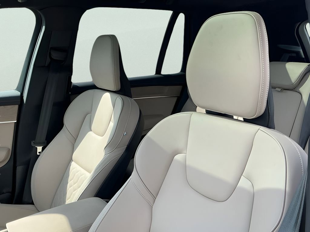 Used 2025 Volvo XC90 B6 Plus image 20