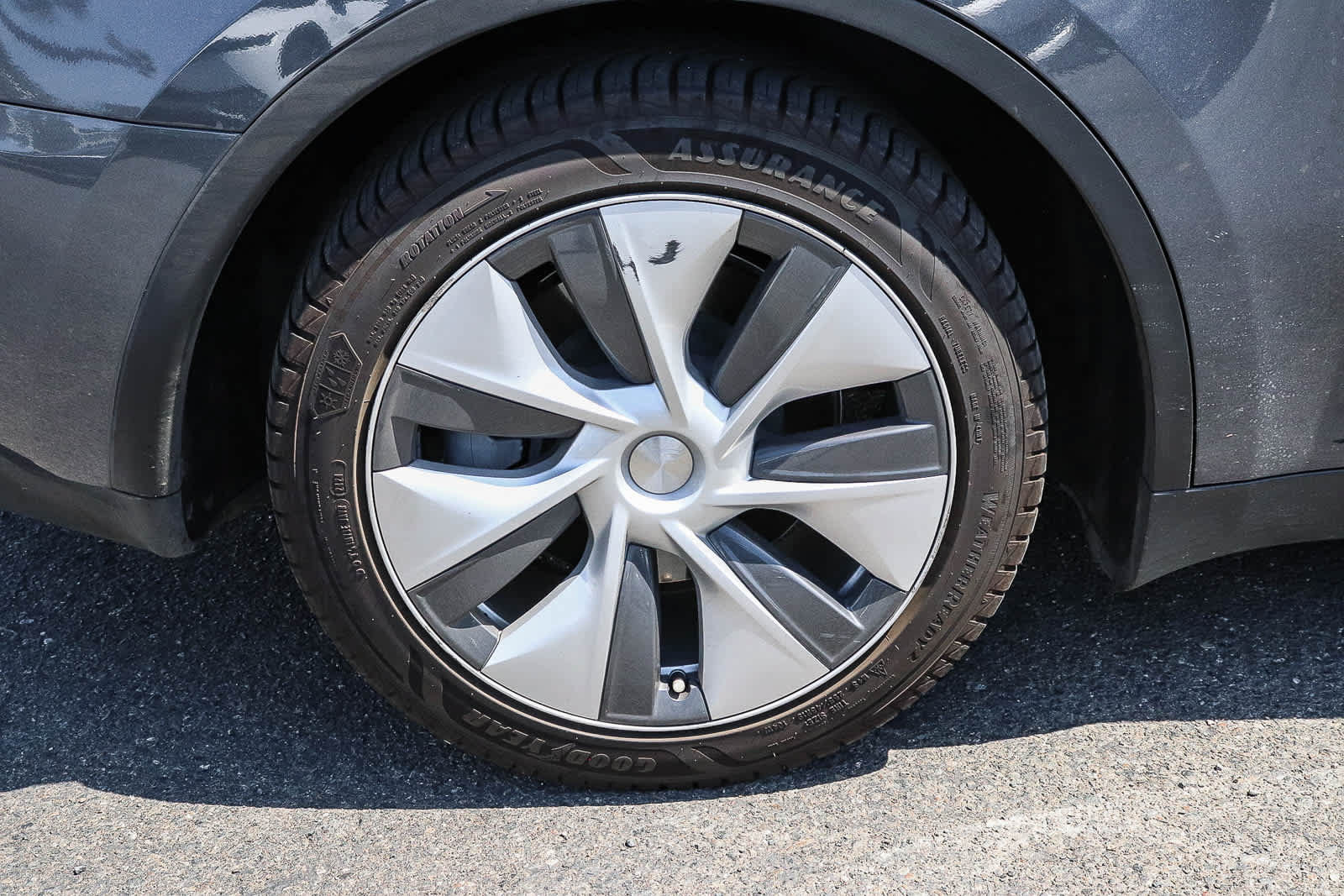 Used 2023 Tesla Model Y 2WD image 12