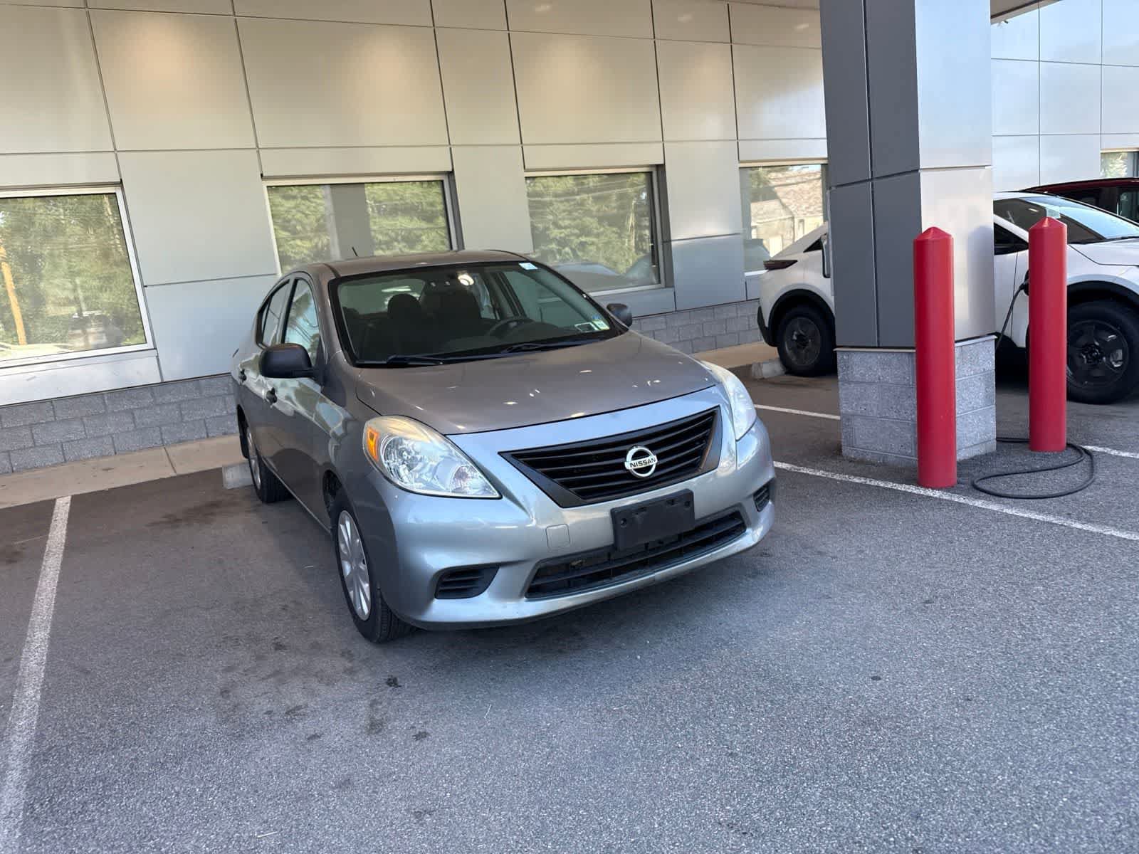 Used 2013 Nissan Versa S FWD image 3
