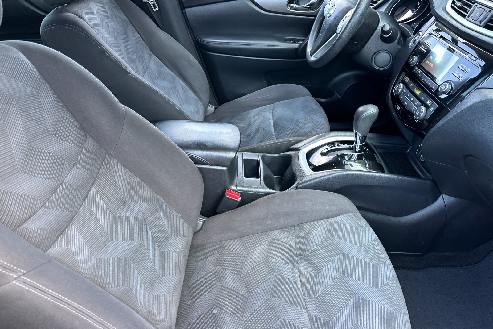 Used 2016 Nissan Rogue SV FWD image 15