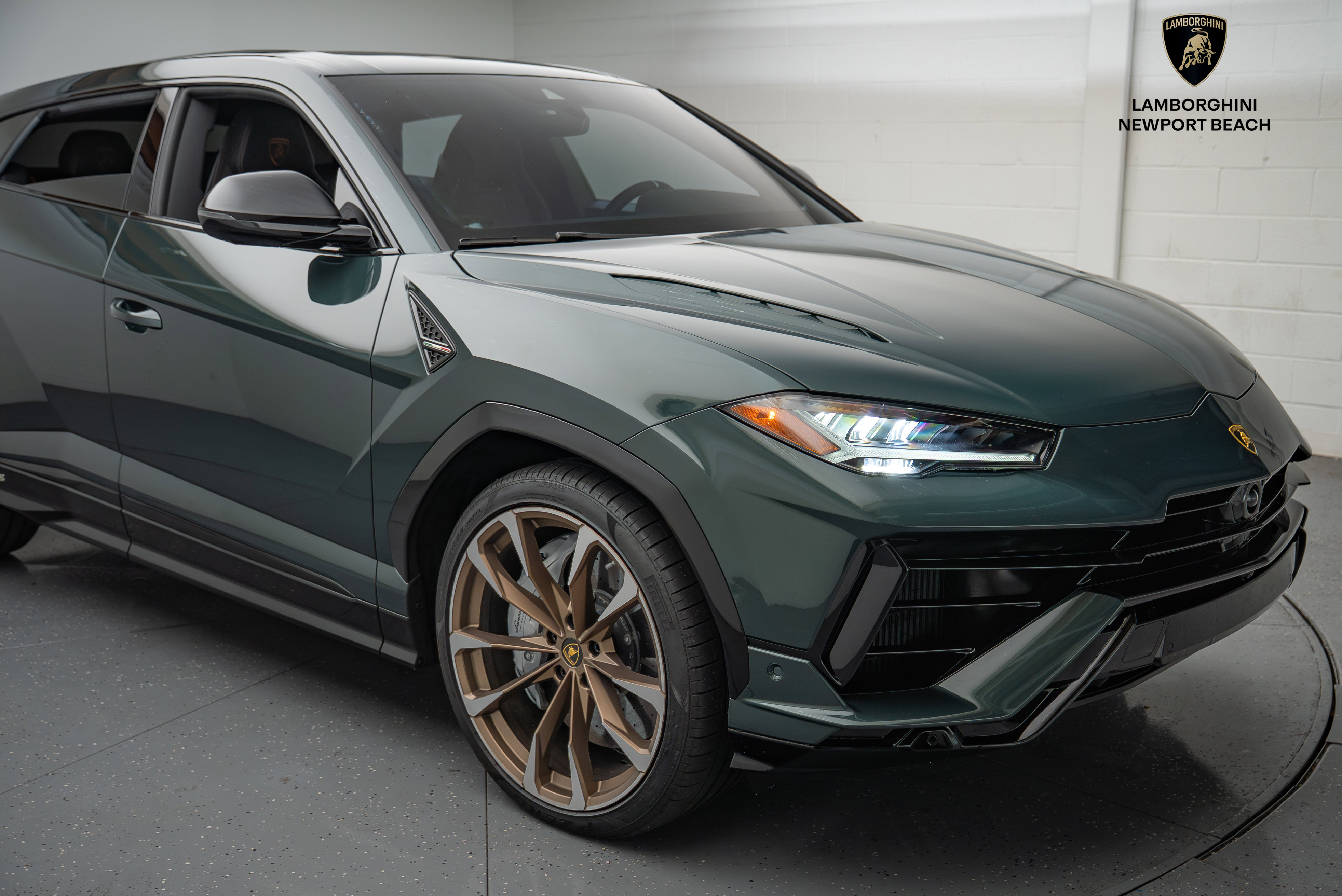 Used 2024 Lamborghini Urus S image 2