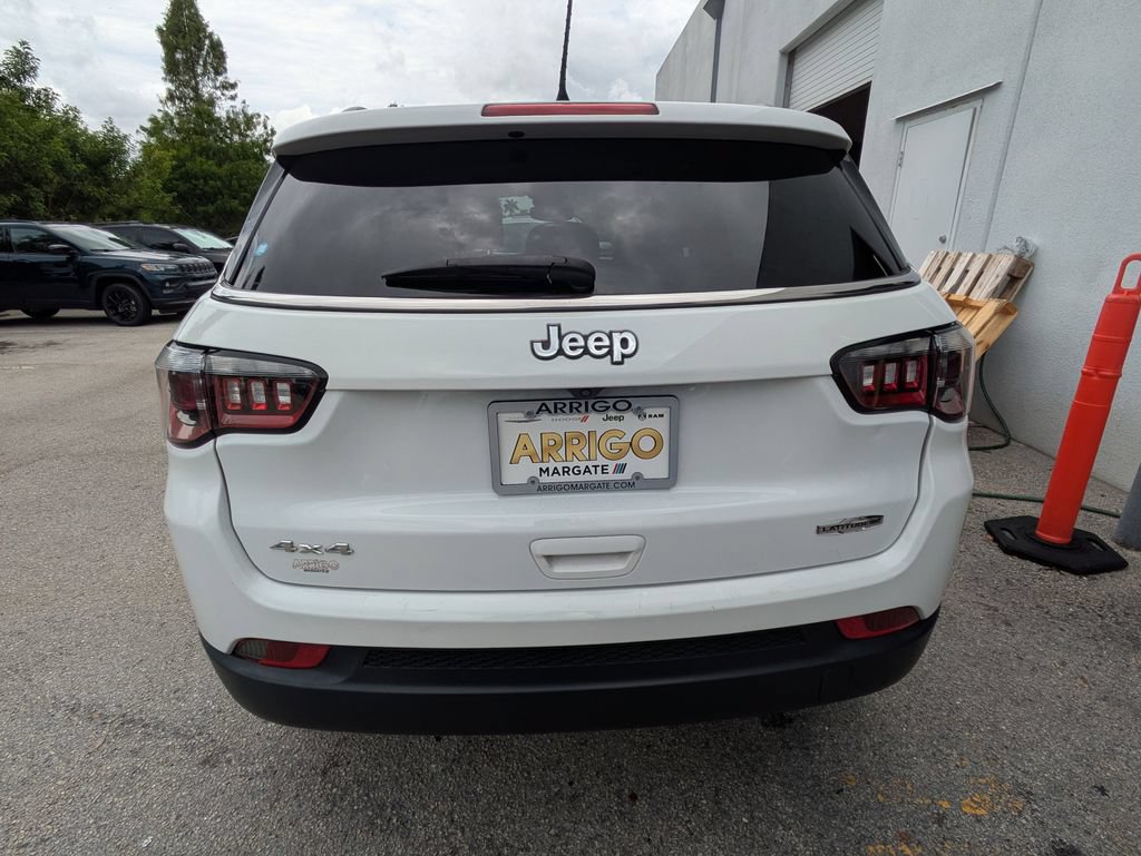 Used 2022 Jeep Compass Latitude w/ Sun and Sound Group AWD/4WD image 7