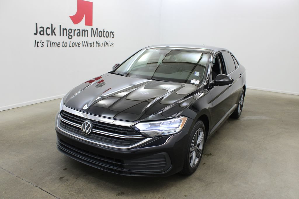Certified 2023 Volkswagen Jetta SE FWD image 2