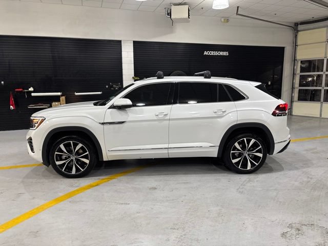 Used 2026 Volkswagen Atlas Cross Sport SEL Premium R-Line AWD/4WD image 5