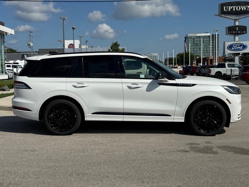 New 2027 Lincoln Aviator Reserve AWD/4WD image 2