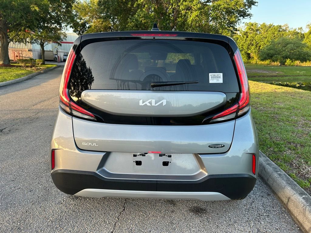 Used 2025 Kia Soul LX image 4