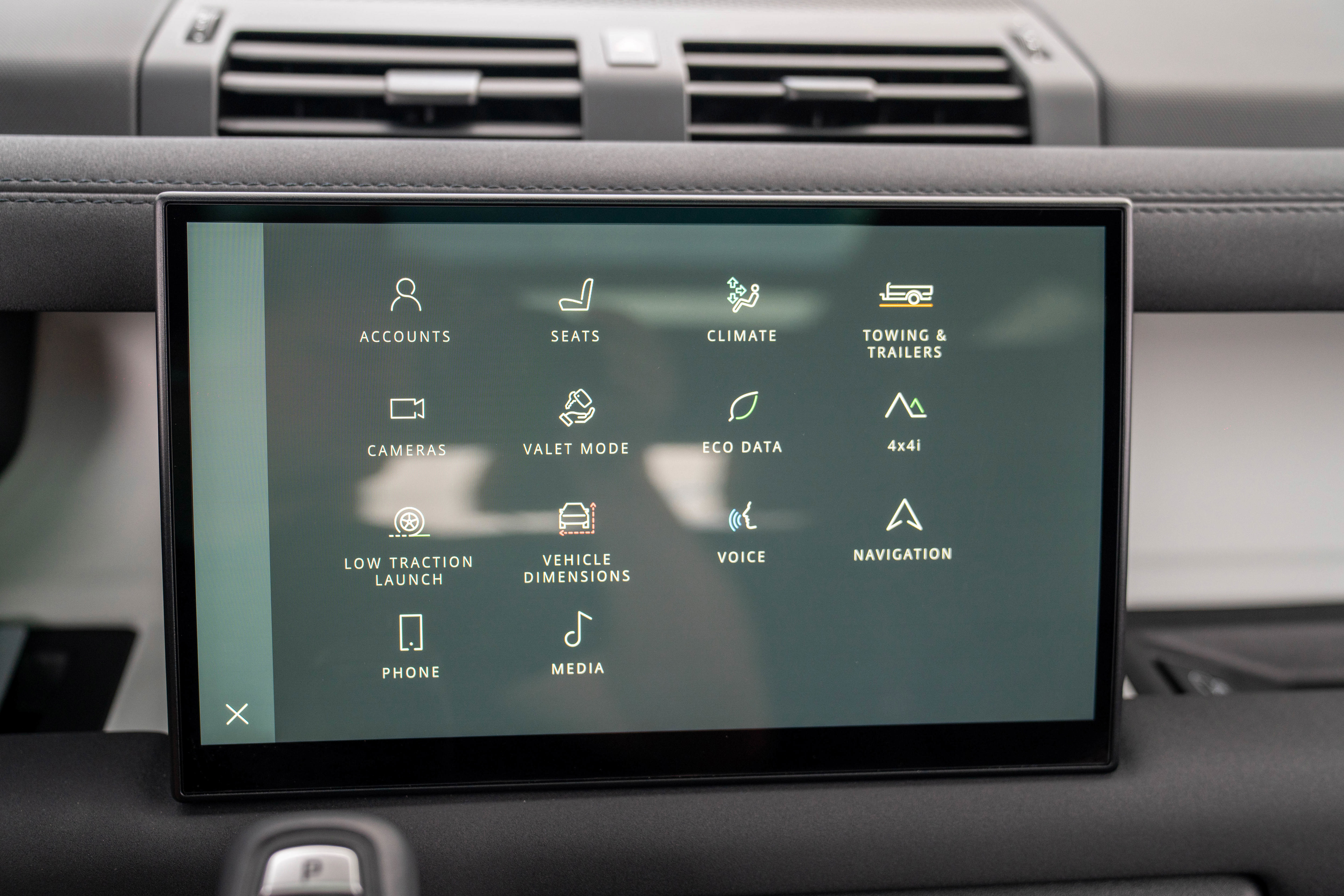 Used 2022 Land Rover Defender 90 X-Dynamic S image 22