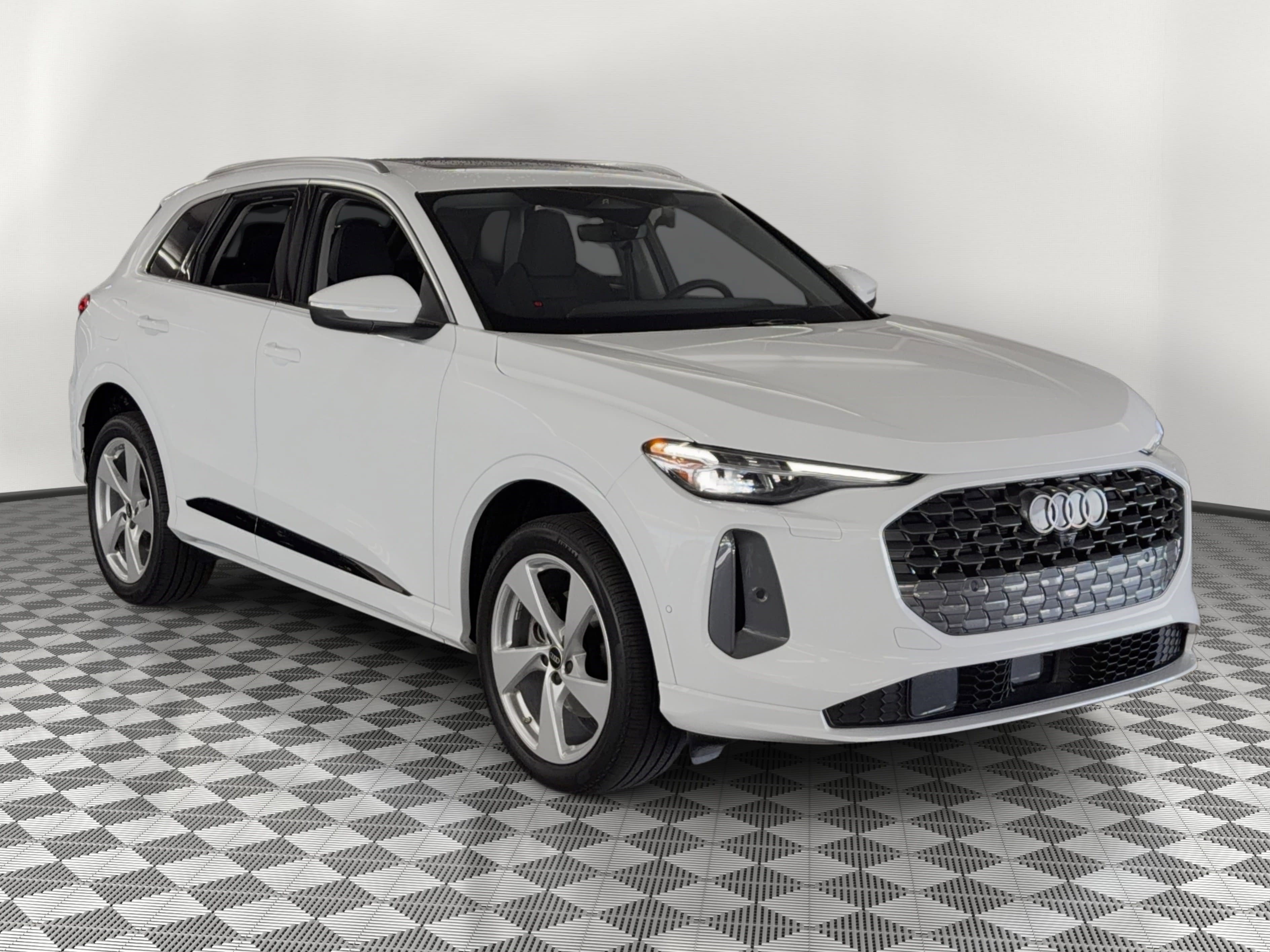 Used 2025 Audi Q5 Premium Plus w/ Premium Plus image 7