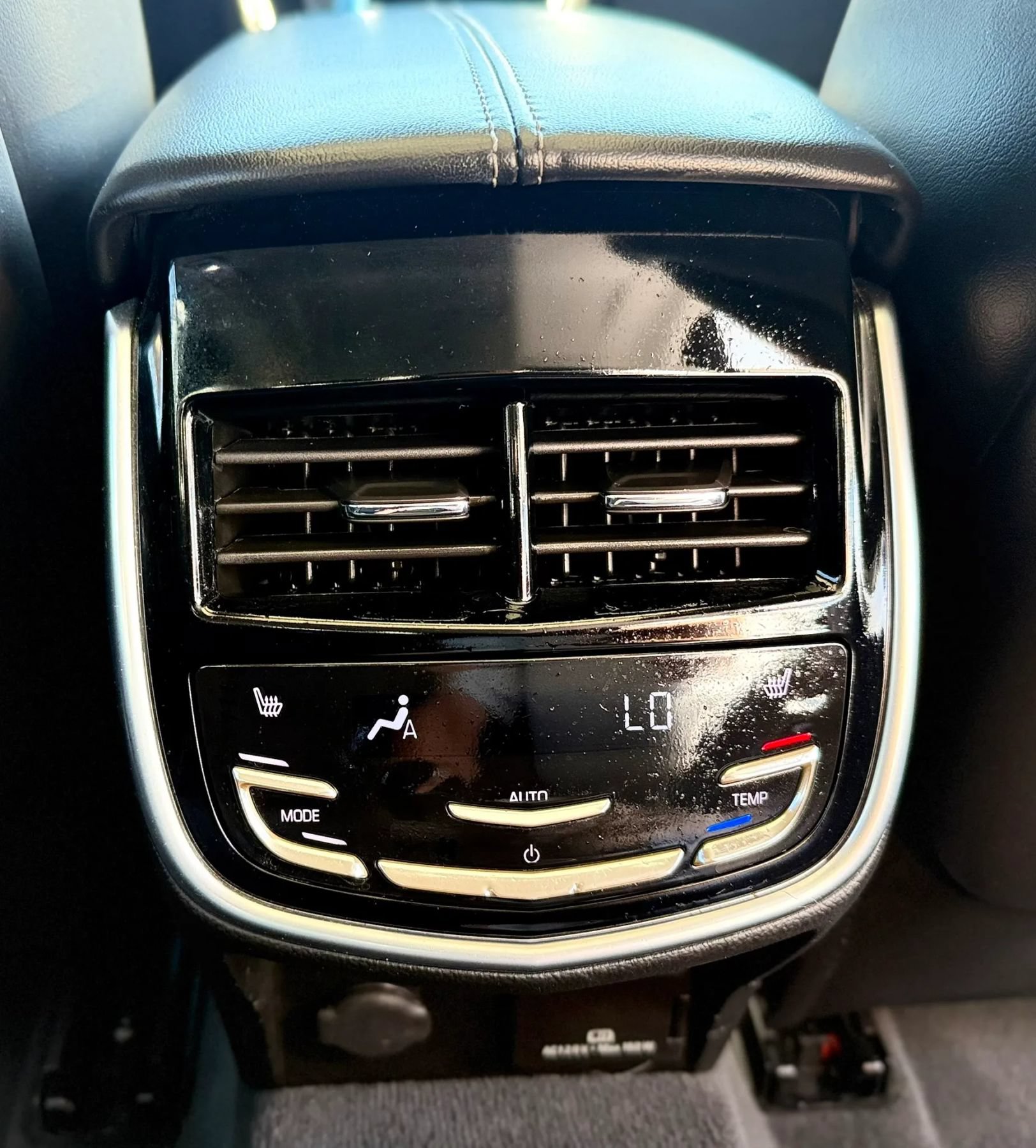Used 2013 Cadillac XTS Premium FWD image 32