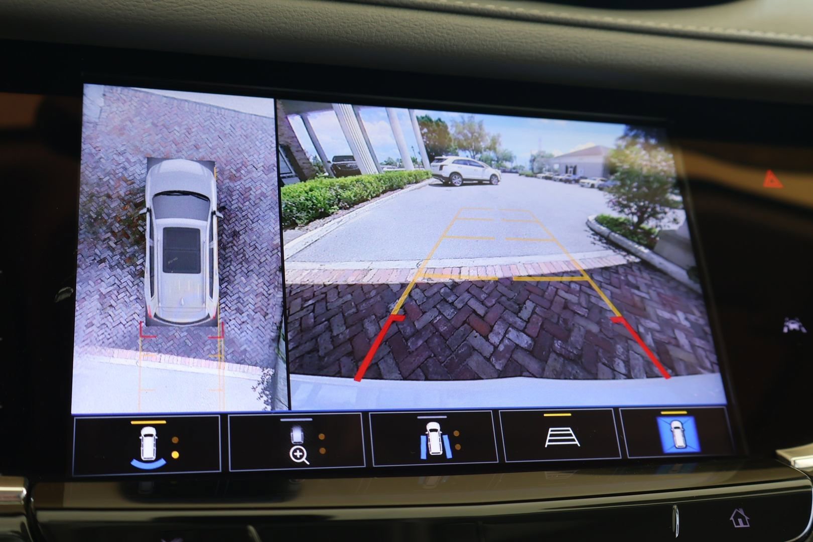 Used 2022 Cadillac XT6 Premium Luxury w/ Technology Package image 27