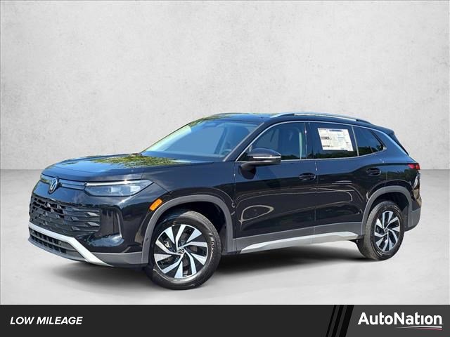 Used 2025 Volkswagen Tiguan S image 1