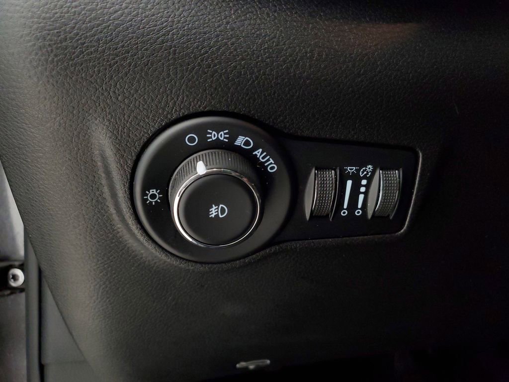 Used 2023 Jeep Compass Latitude w/ Convenience Group AWD/4WD image 13