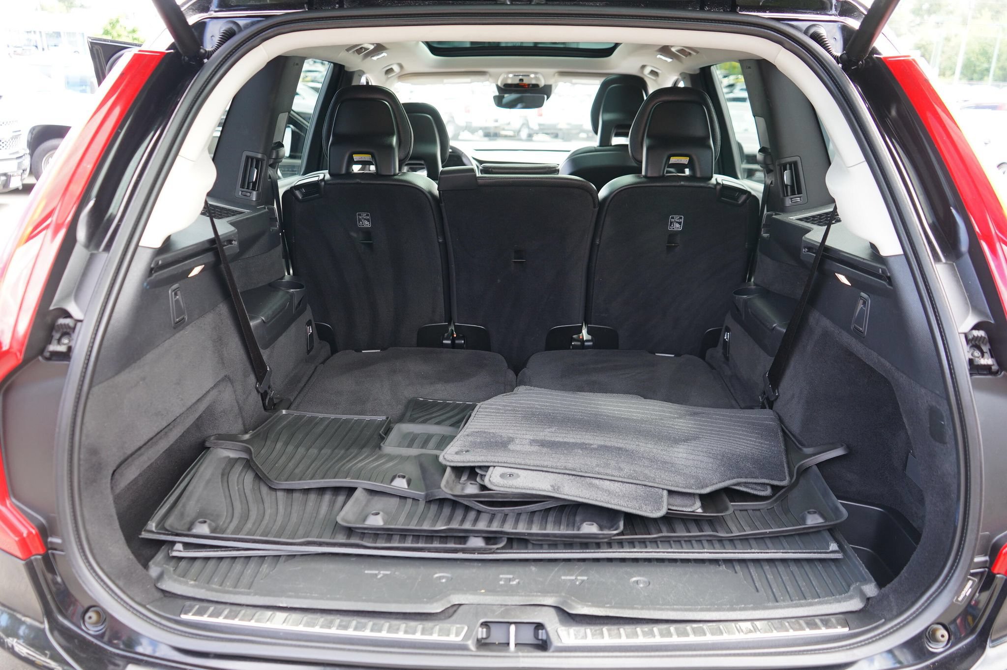 Used 2016 Volvo XC90 T6 Momentum w/ Momentum Plus Package AWD/4WD image 25