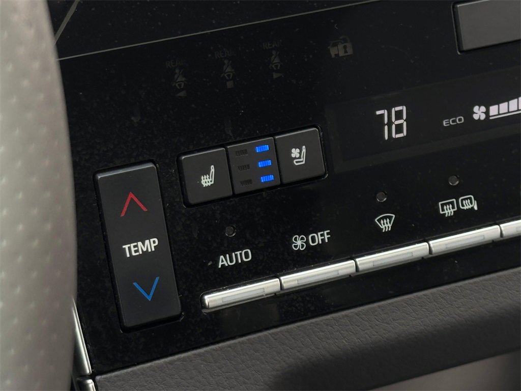 Certified 2019 Toyota Avalon Limited w/ Advanced Safety Package image 33