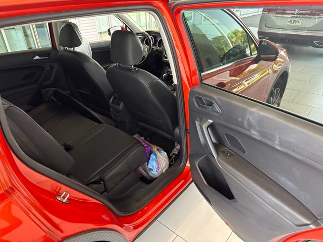 Used 2019 Volkswagen Tiguan SE w/ Panoramic Sunroof Package FWD image 12