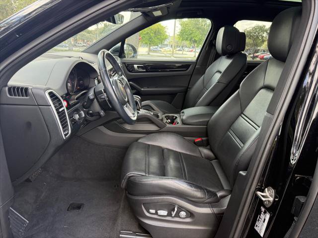 Used 2021 Porsche Cayenne w/ Premium Package AWD/4WD image 24