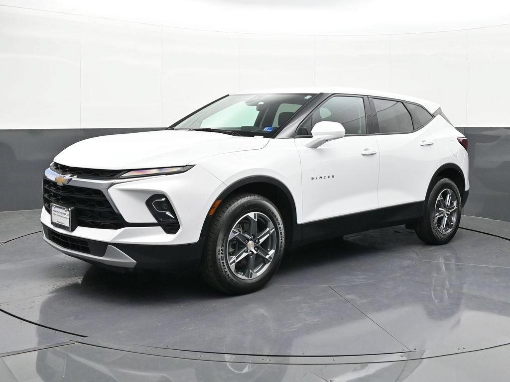 Used 2023 Chevrolet Blazer LT AWD/4WD image 1