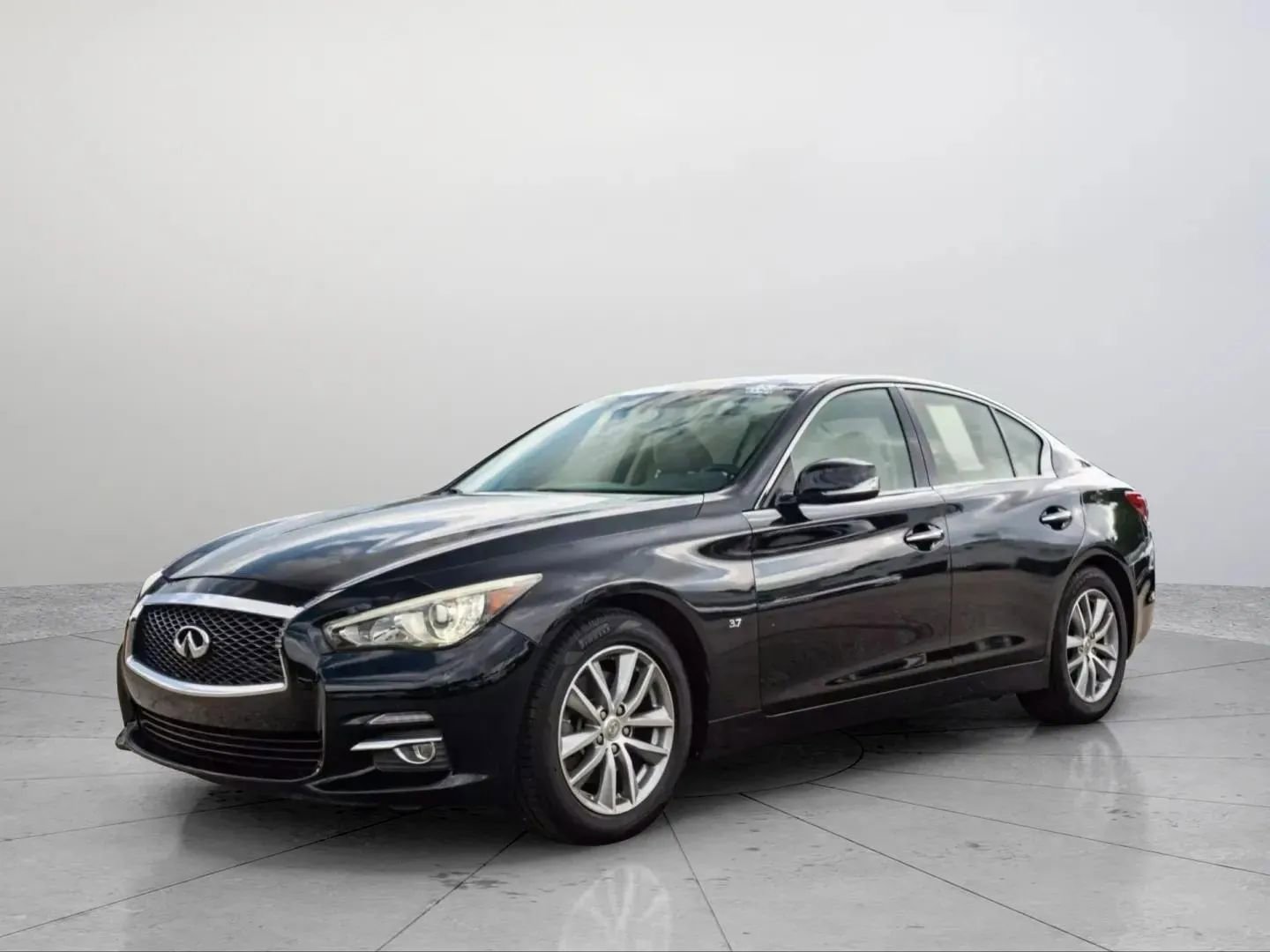 Used 2015 INFINITI Q50 w/ Moonroof Package image 3