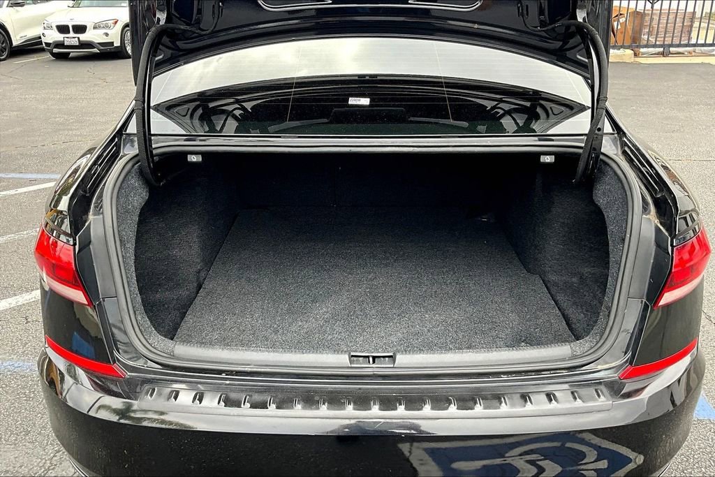 Used 2021 Volkswagen Passat 2.0T SE image 25