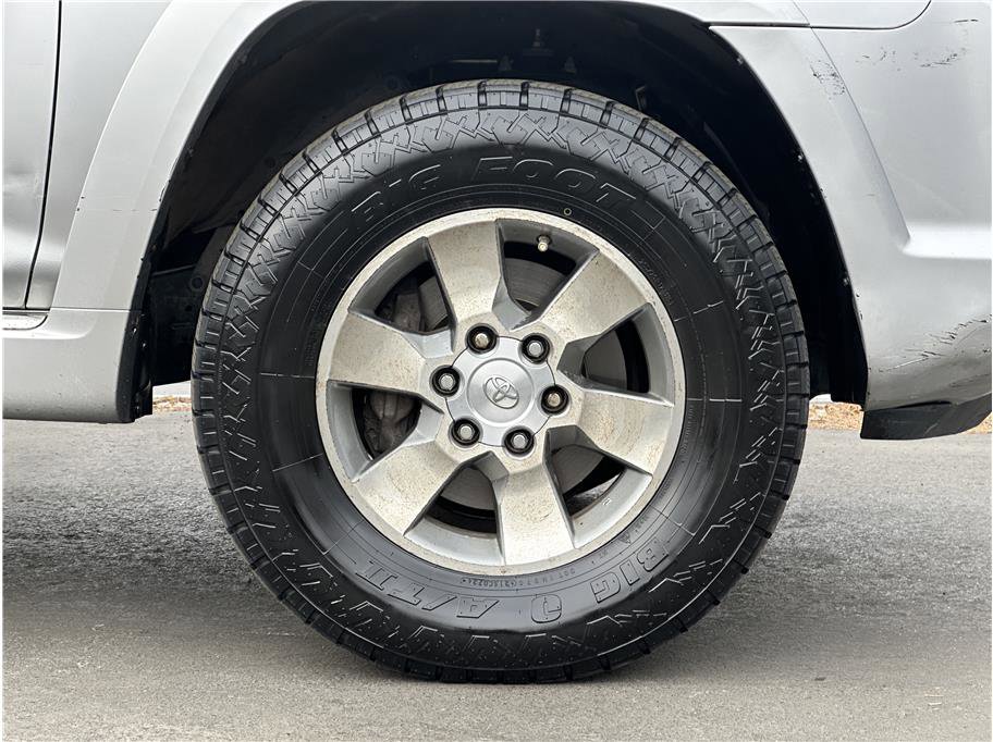 Used 2011 Toyota 4Runner SR5 AWD/4WD image 28