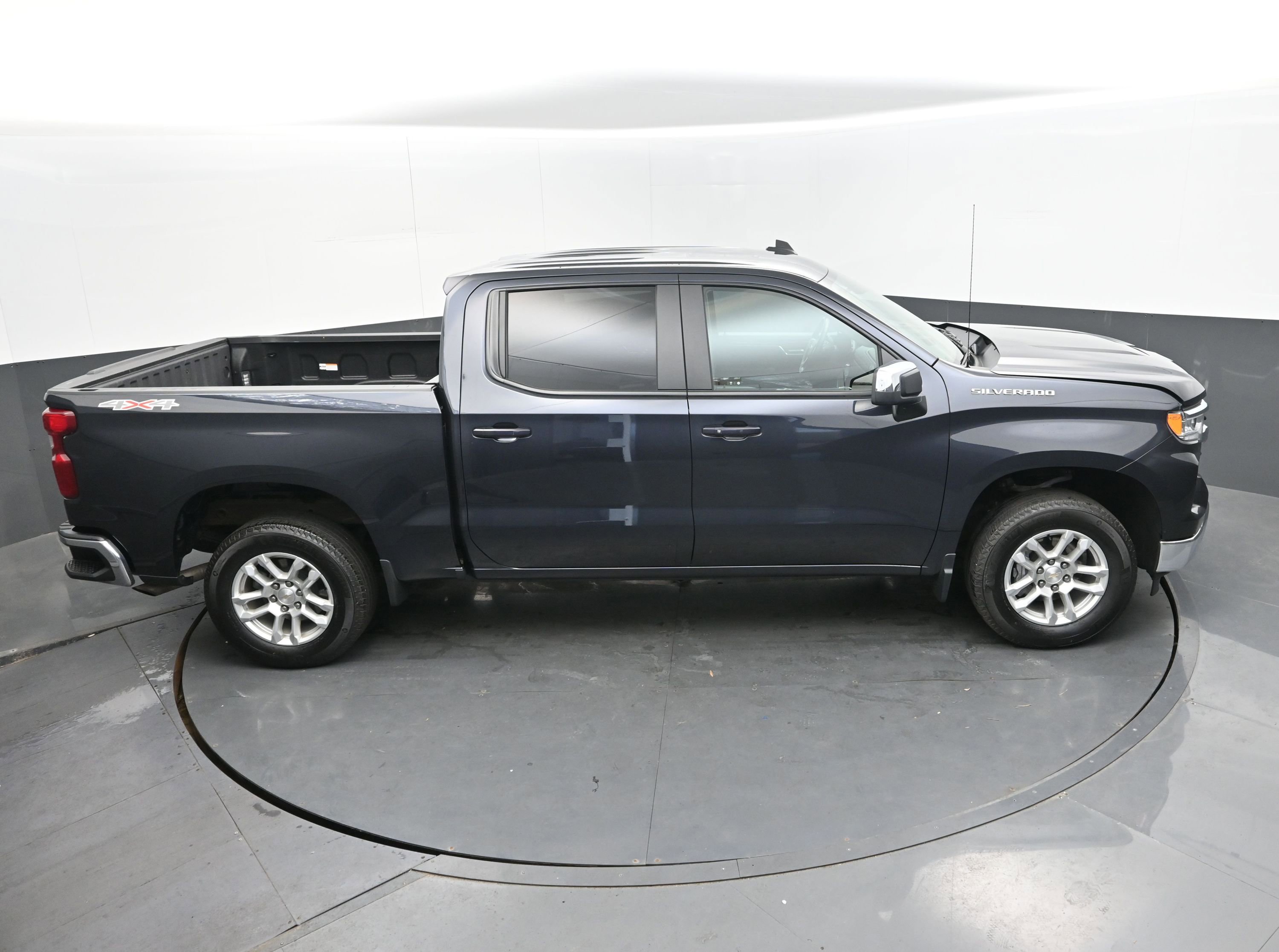 Used 2024 Chevrolet Silverado 1500 LT image 34