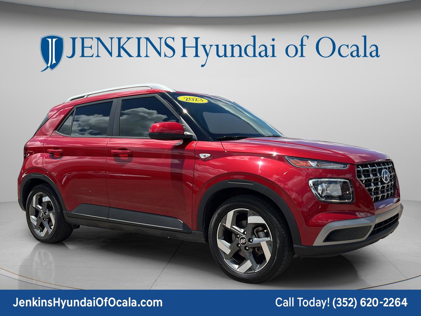 Used 2023 Hyundai Venue SEL FWD image 1