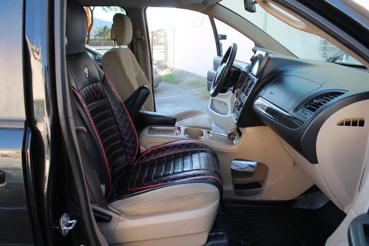Used 2016 Dodge Grand Caravan SXT FWD image 36