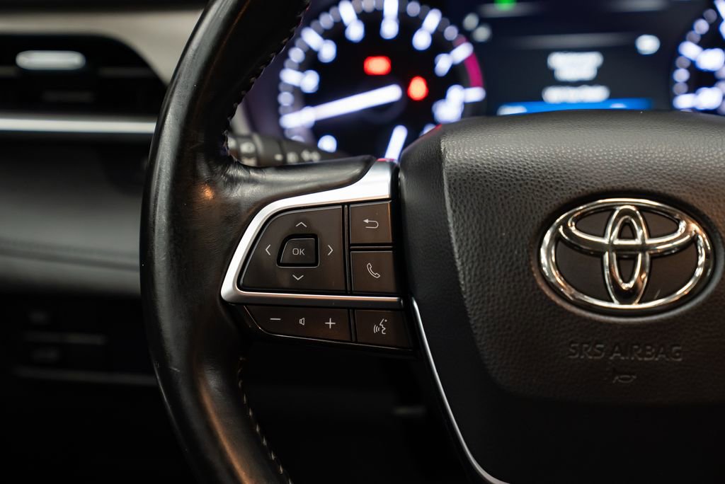 Used 2021 Toyota Highlander XLE image 17