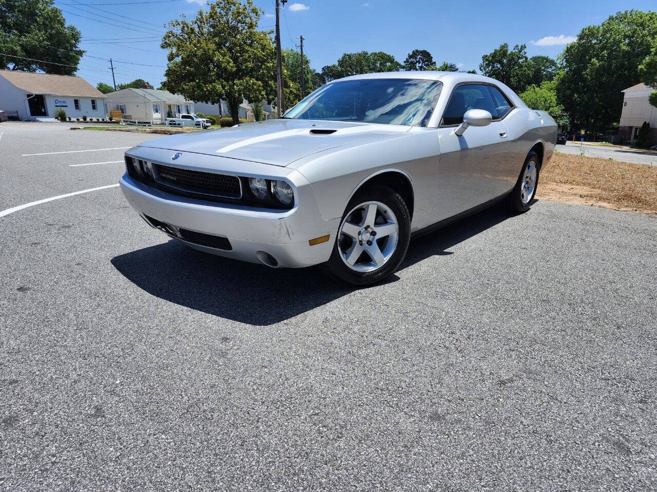 Used 2010 Dodge Challenger SE RWD image 3